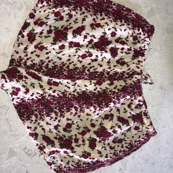 Brandy Melville shorts - Picture 3 of 3